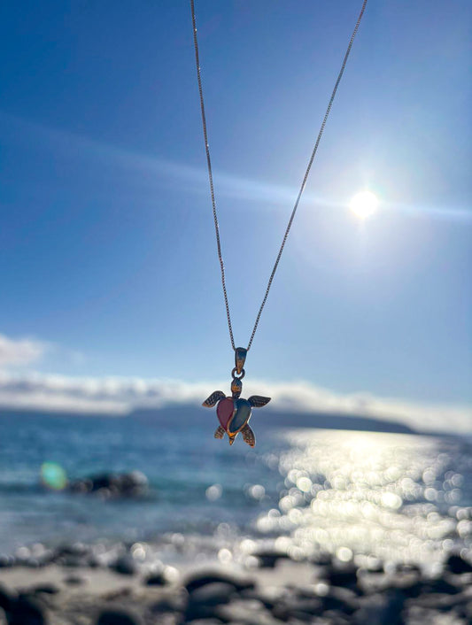 Collar tortuga con nácar teñido