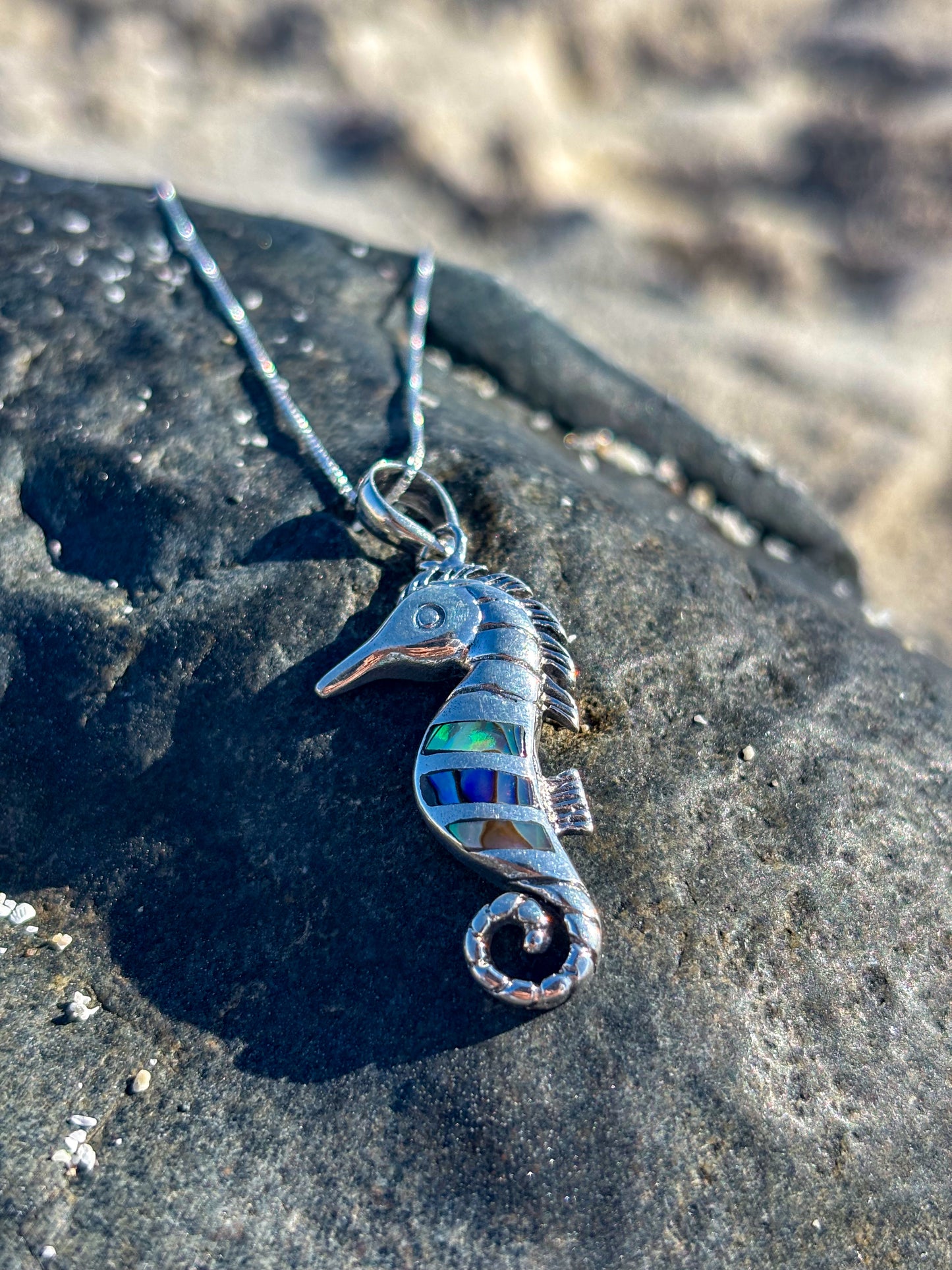 Collar caballito de mar con Abalón