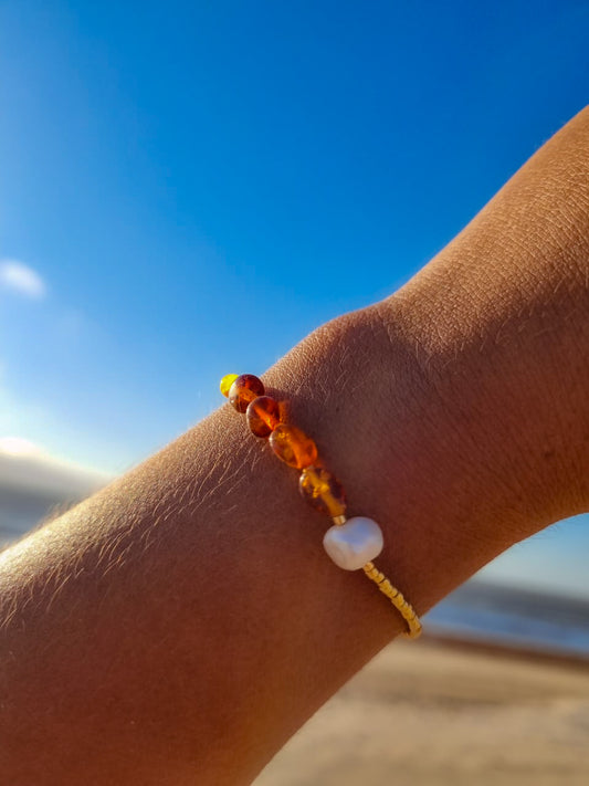 Pulsera con ámbar y perla de río