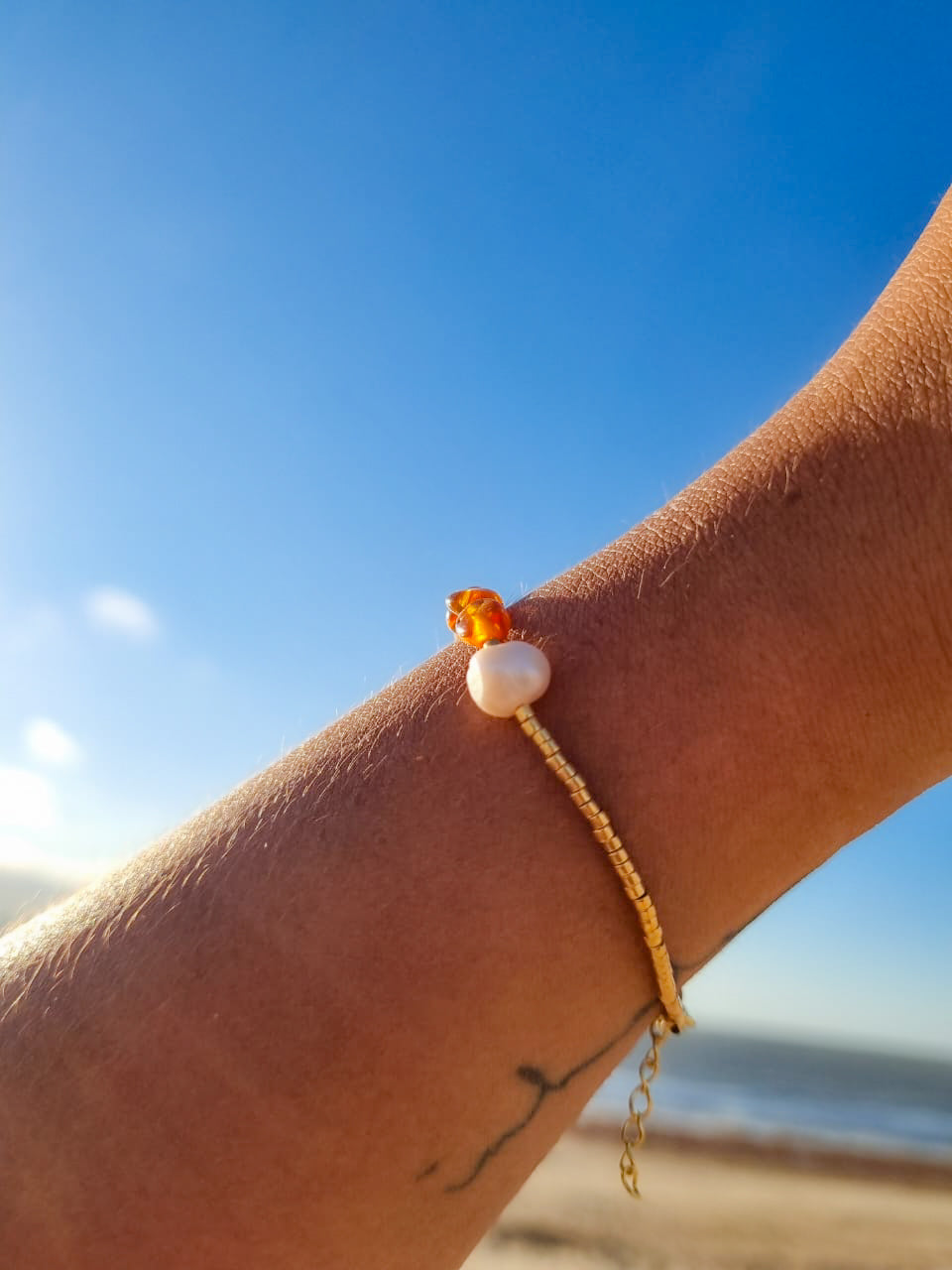 Pulsera con ámbar y perla de río