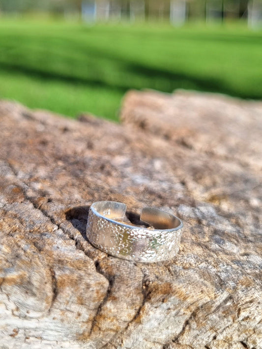 Anillo midi liso texturizado