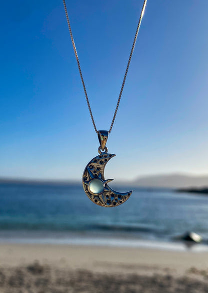 Collar luna con piedra calcedonia azul