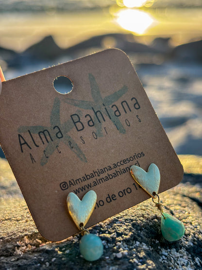 Aros de corazón dorado con piedra Amazonita