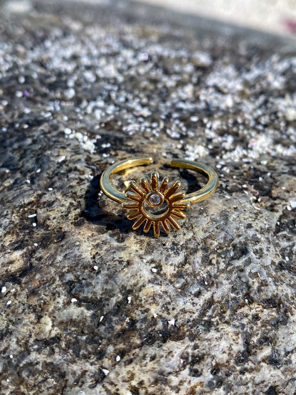 Anillo dorado sol con circón