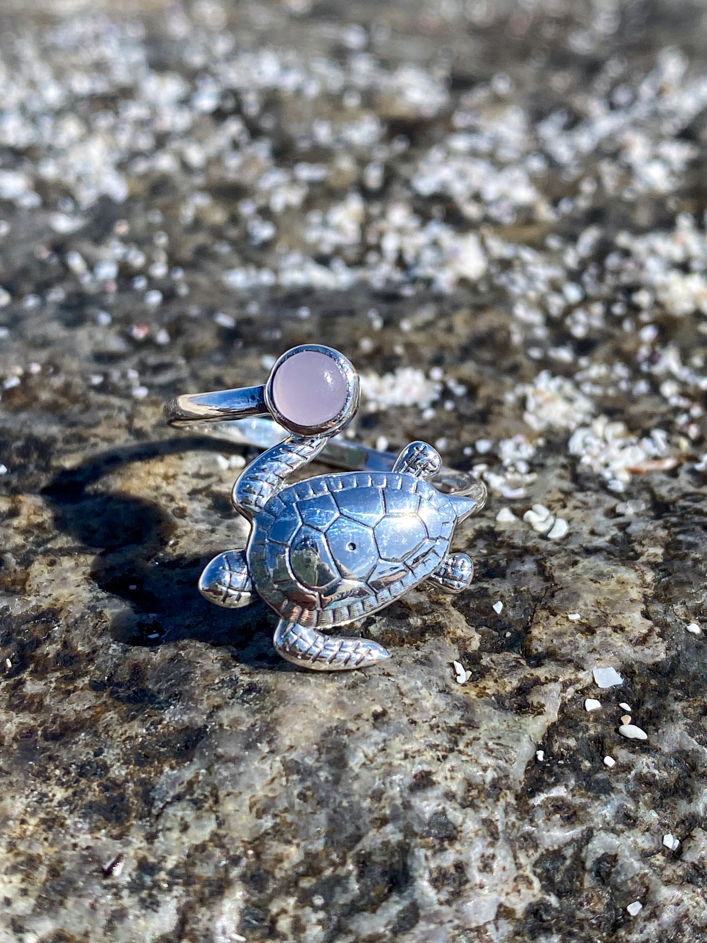 Anillo tortuga cuarzo rosa