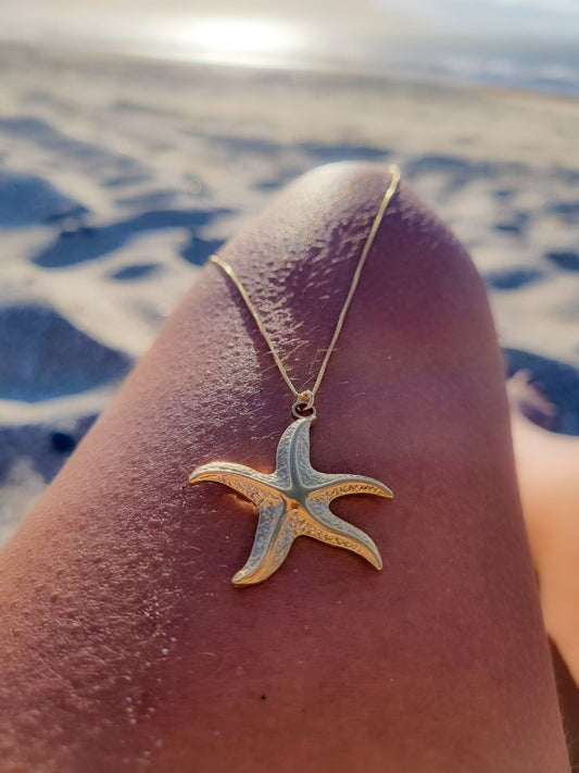 Collar estrella de mar grande dorada