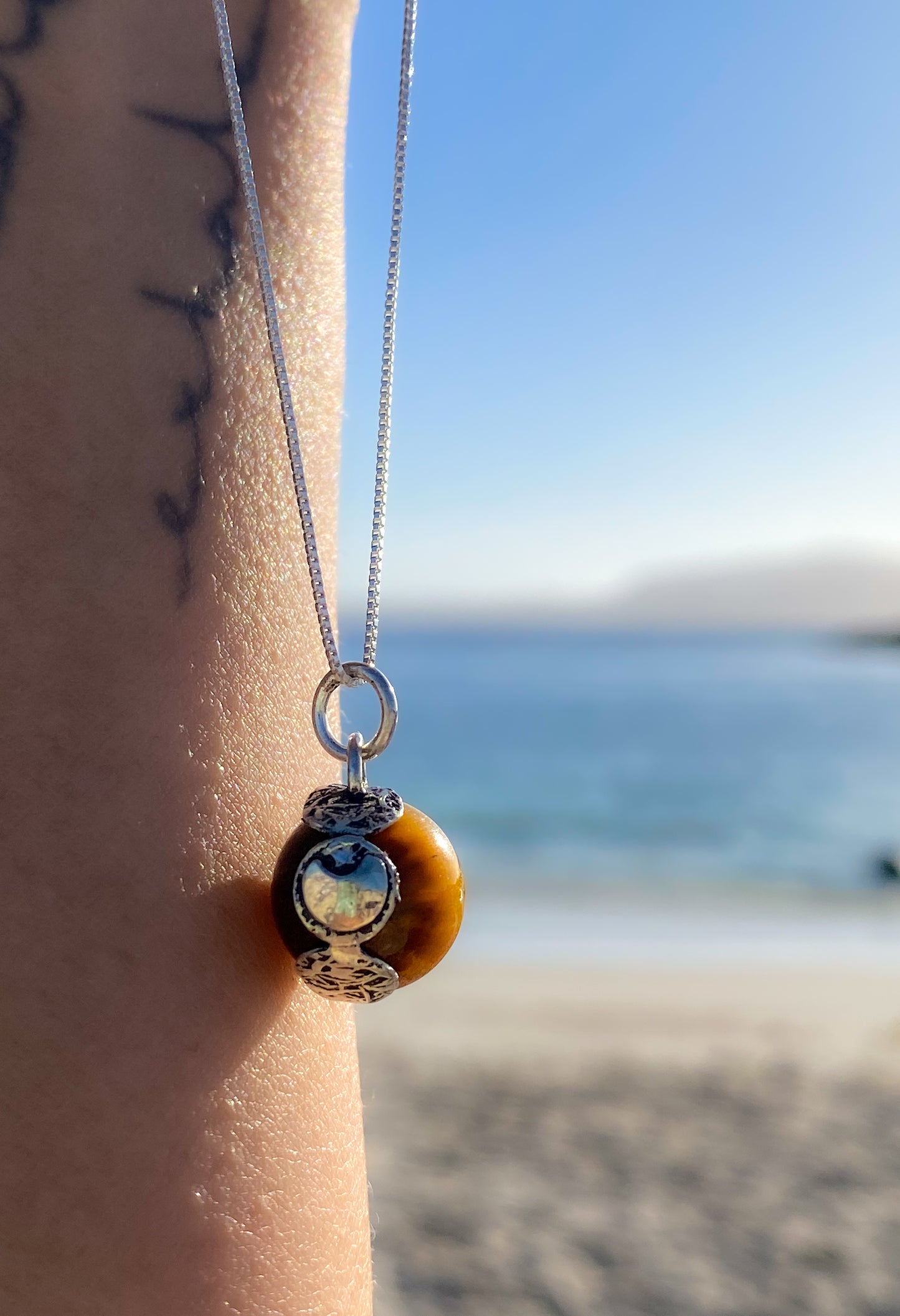 Collar esfera Piedra Ojo de Tigre fases lunares