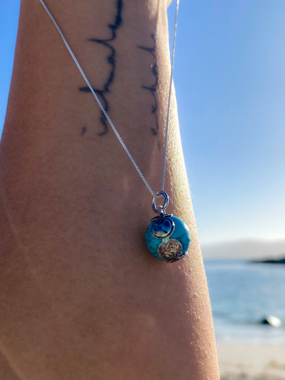 Collar esfera piedra turquesa fases de la luna