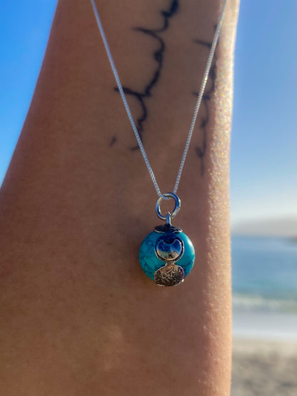 Collar esfera piedra turquesa fases de la luna