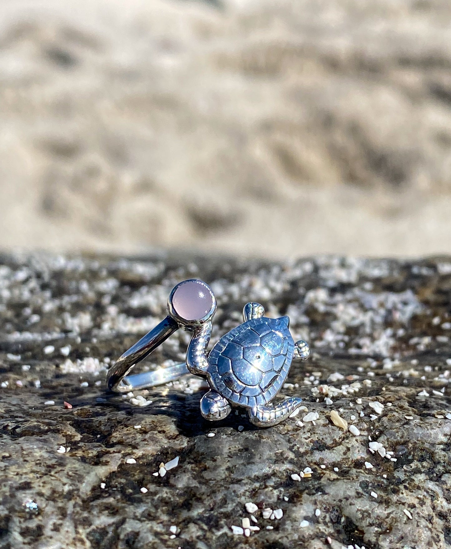Anillo tortuga cuarzo rosa