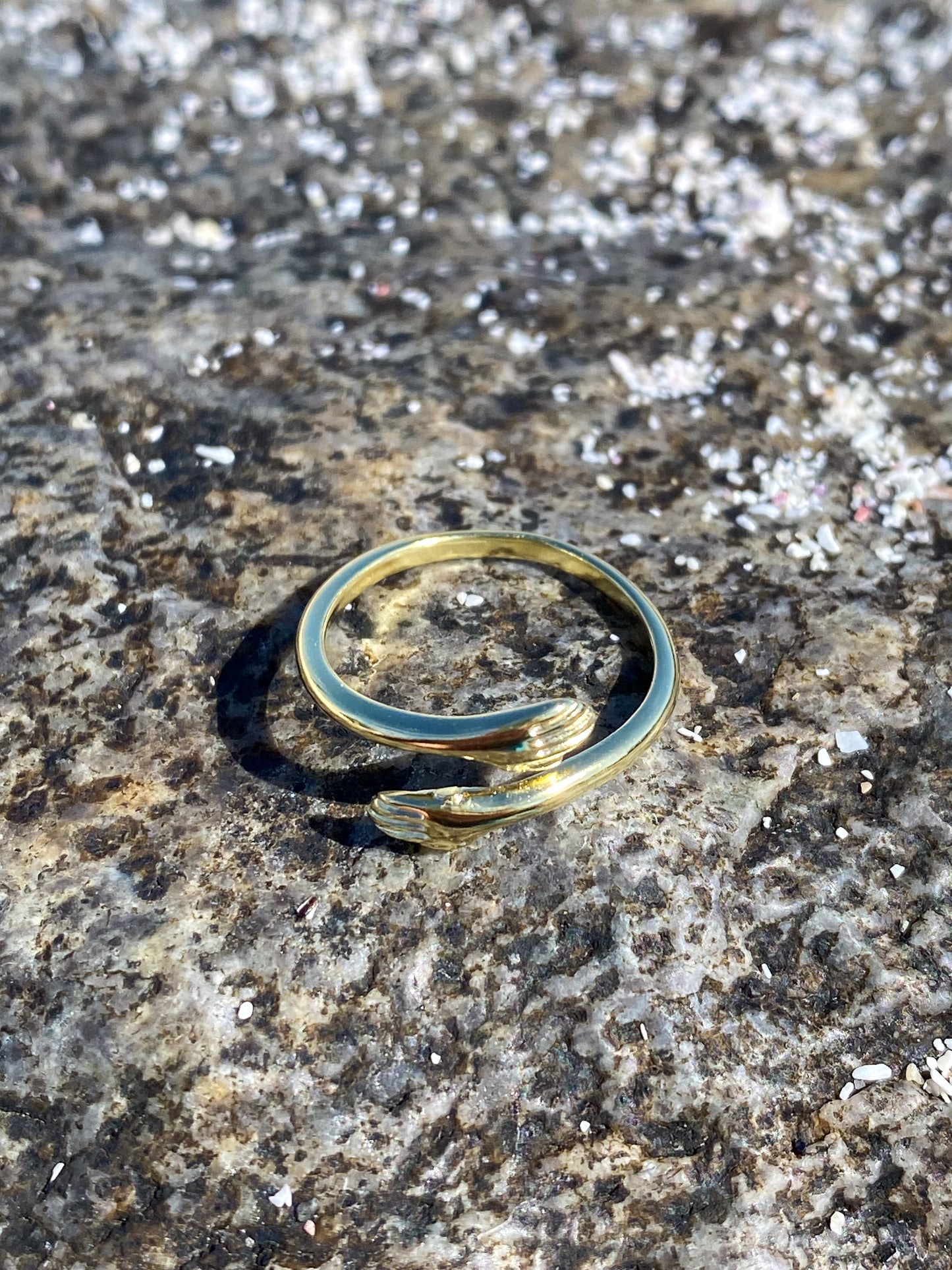 Anillo abrazo dorado