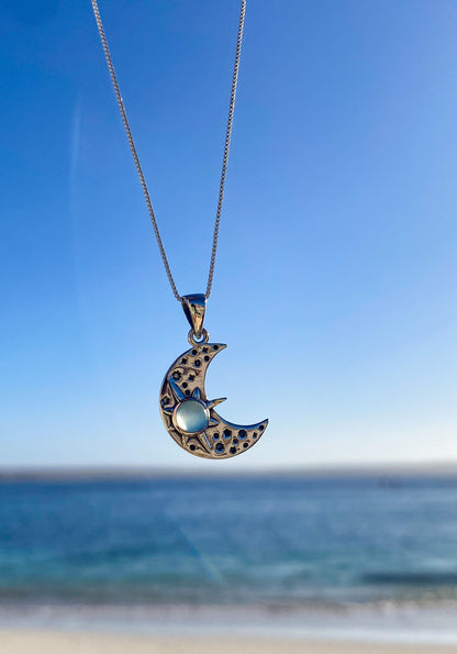 Collar luna con piedra calcedonia azul