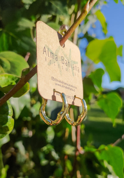 Argollas onduladas doradas