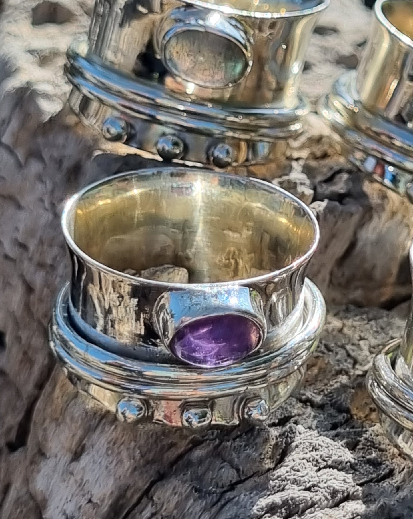 Anillo giratorio con Amatista grande doble banda