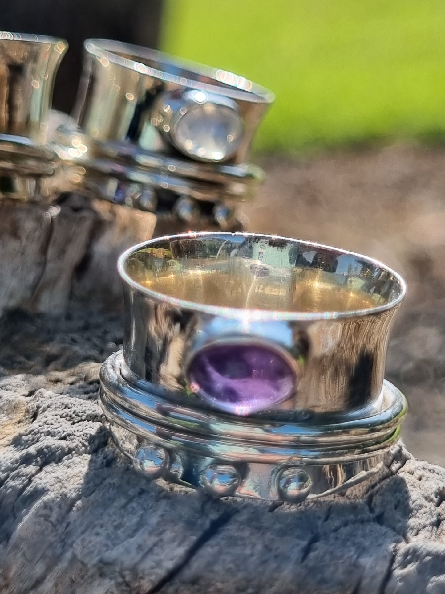 Anillo giratorio con Amatista grande doble banda