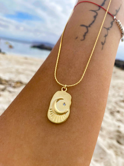 Collar rectangular luna y circón