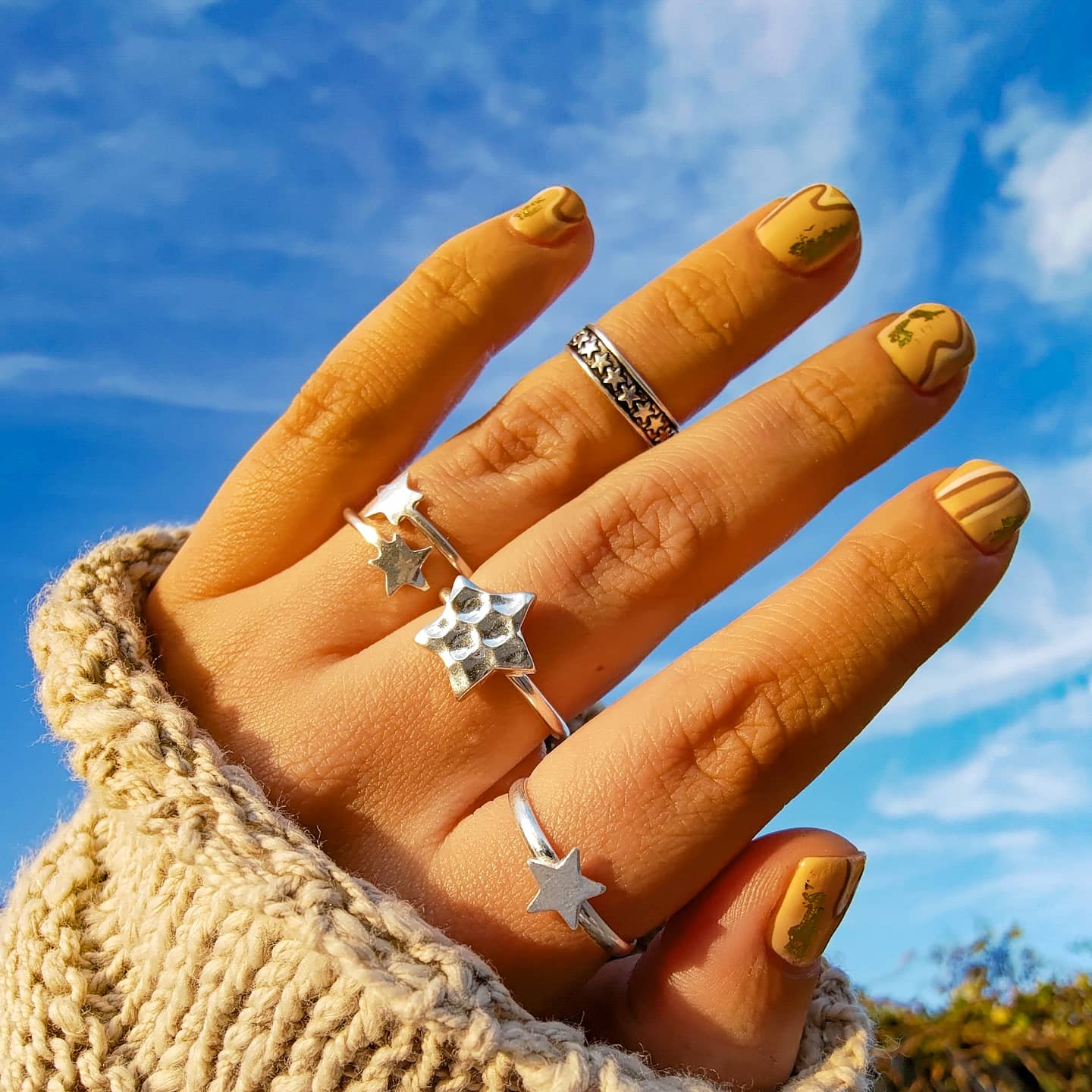 Anillo estrella martillada