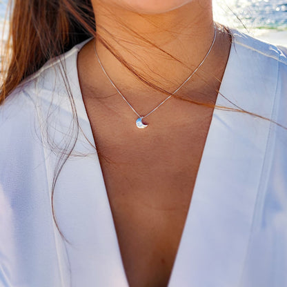 Collar luna punto de luz