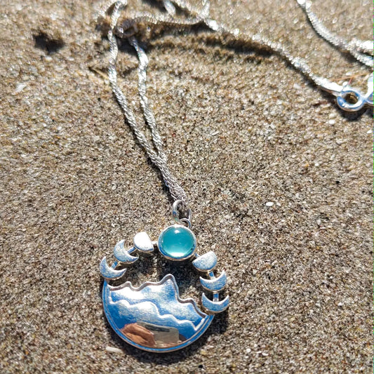Collar montañas fases luna Calcedonia