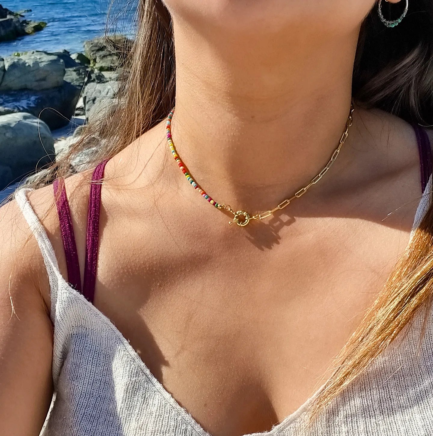 Collar mostacillas broche timon