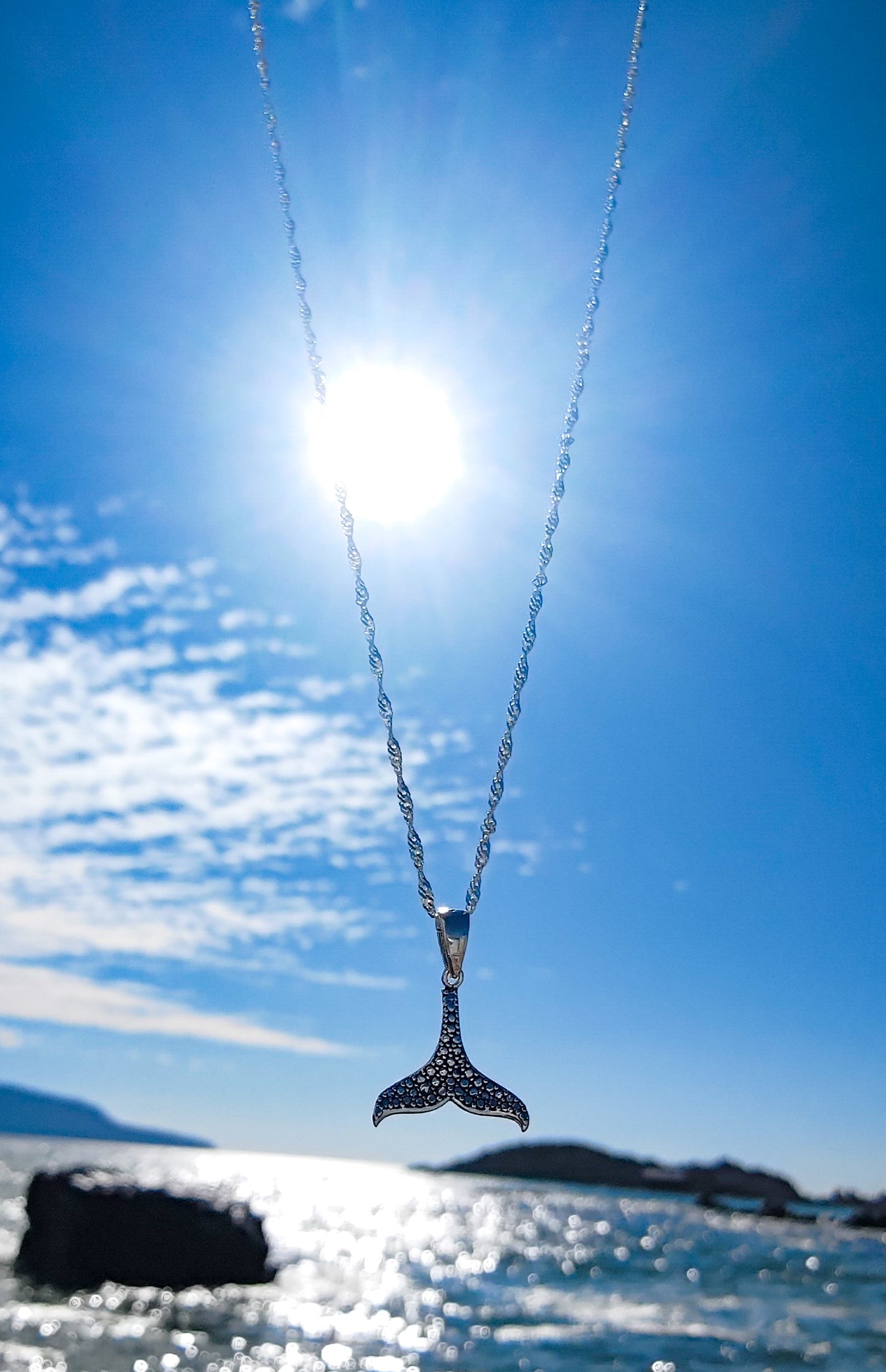 Collar cola de ballena
