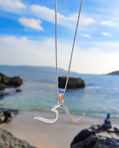 Collar silueta ola