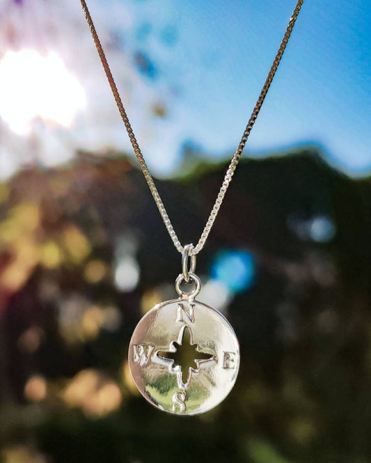 Collar rosa de los vientos